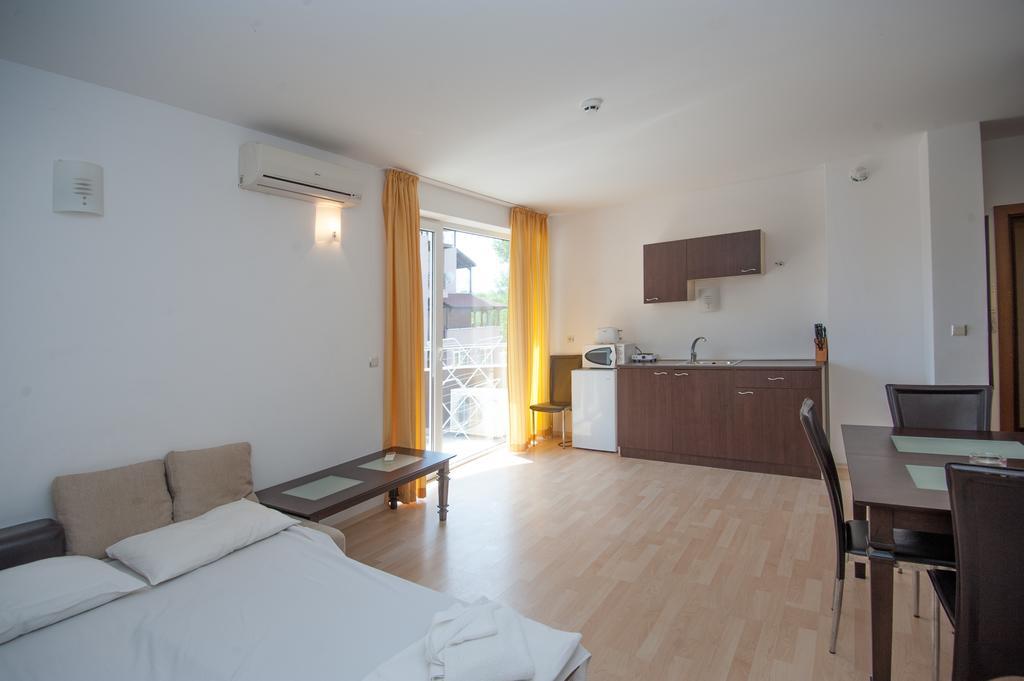 Stella Polaris Apartcomplex Slăntjev Brjag Rum bild